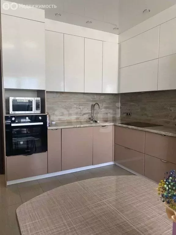 3-комнатная квартира: Тюмень, улица Мельникайте, 144А (80 м) - Фото 2