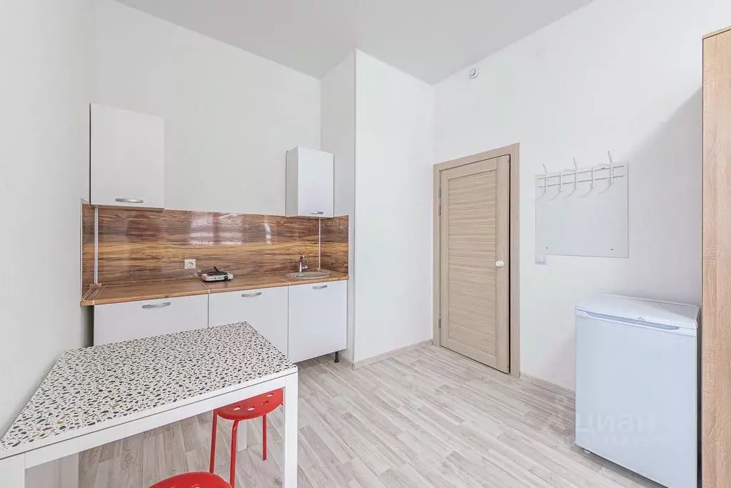 Студия Свердловская область, Екатеринбург ул. Крауля, 168В (22.0 м) - Фото 1