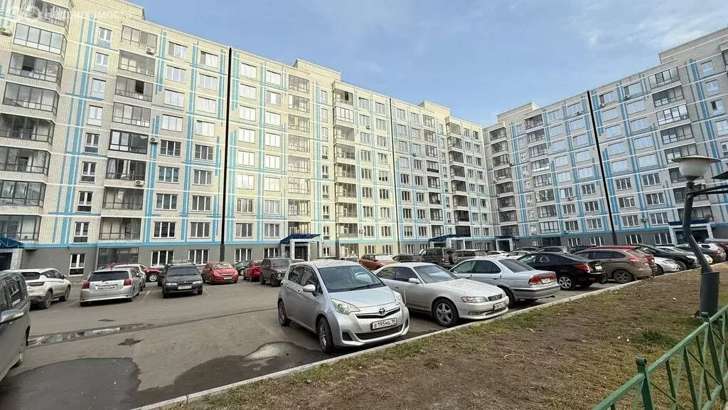 2-комнатная квартира: Абакан, улица Генерала Тихонова, 8 (65 м) - Фото 1