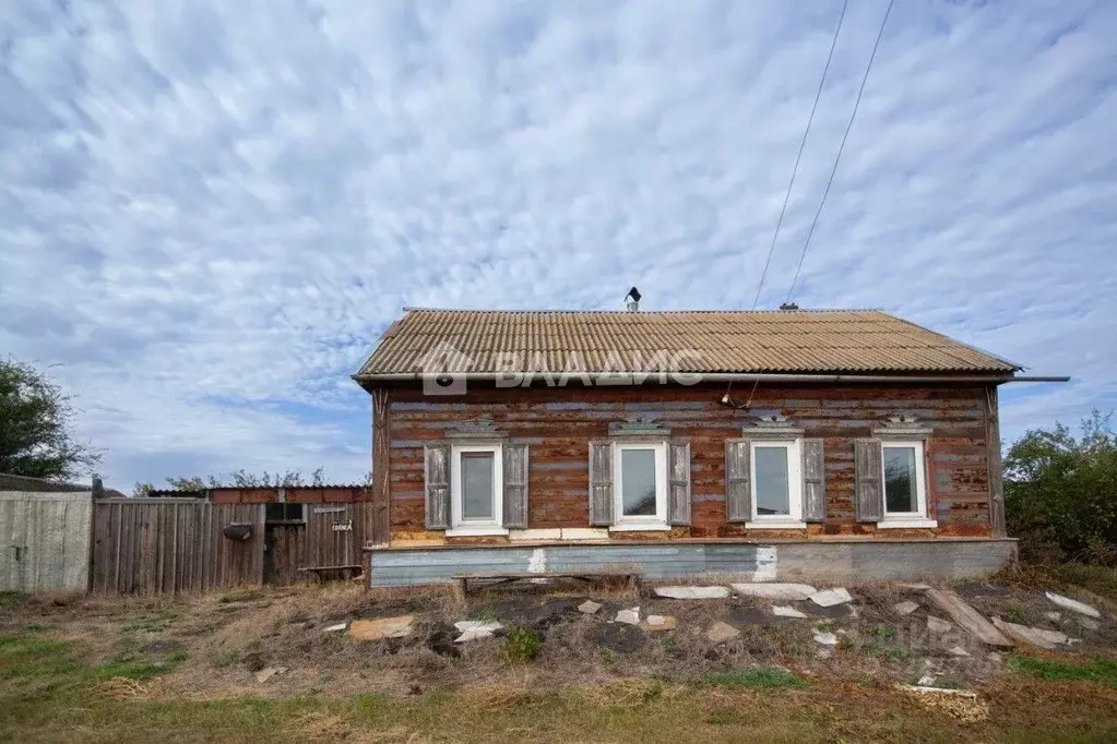 Дом в Саратовская область, Вольский район, Широкобуеракское ... - Фото 0