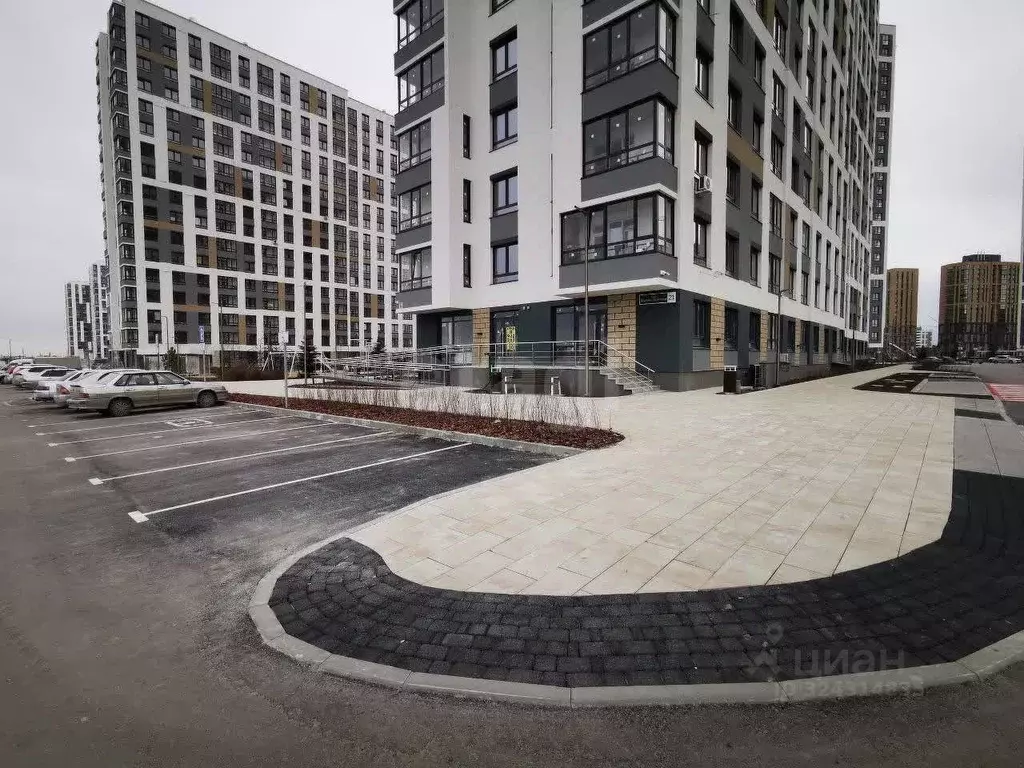 Торговая площадь в Тюменская область, Тюмень ул. Фармана Салманова, 21 ... - Фото 1