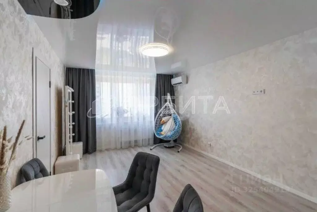 2-к кв. Тюменская область, Тюмень ул. Федюнинского, 56 (58.9 м) - Фото 1