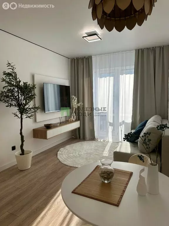 1-комнатная квартира: село Первомайский, улица Оружейников, 1/4 (38 м) - Фото 1