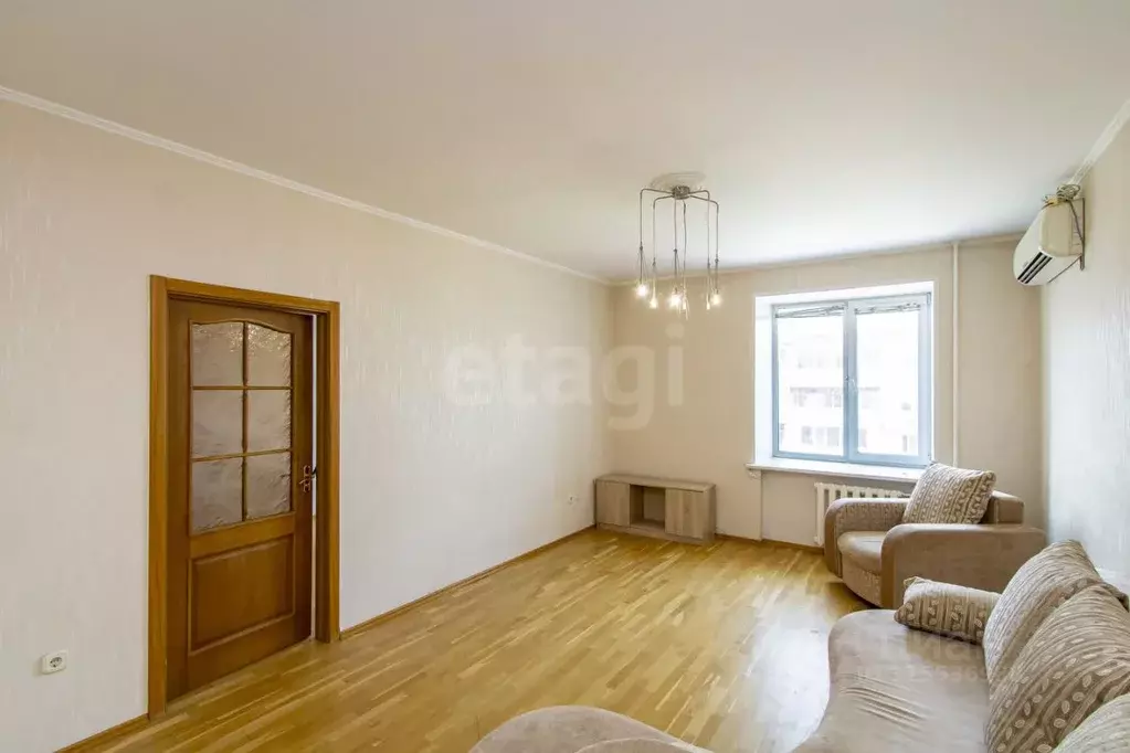 2-к кв. Тюменская область, Тюмень ул. Коммунаров, 35 (59.9 м) - Фото 0