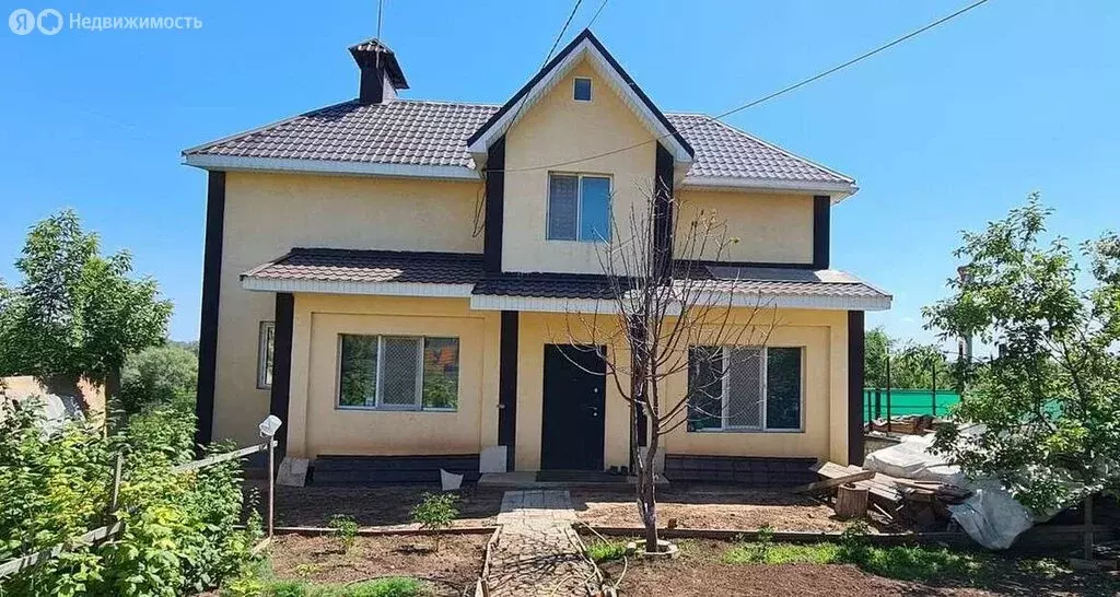 Дом в посёлок городского типа Алексеевка, Вокзальная улица, 56 (180 м) - Фото 1