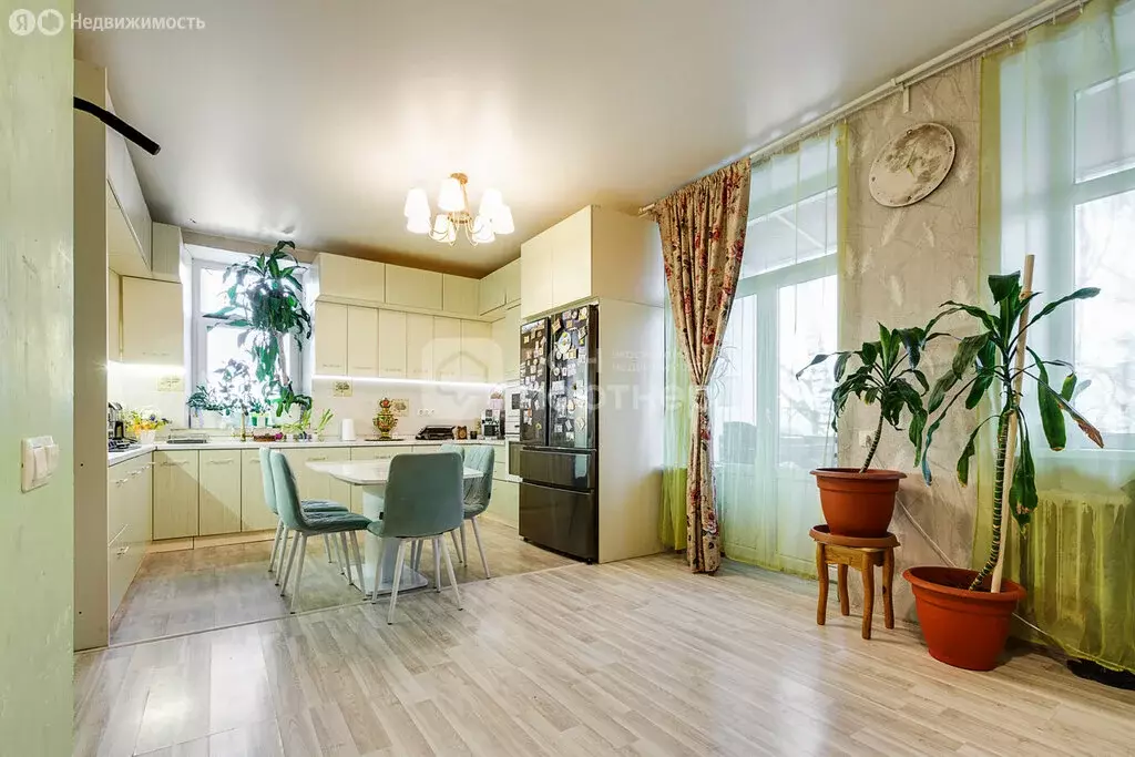 5-комнатная квартира: Павловск, улица Обороны, 4 (100 м) - Фото 1