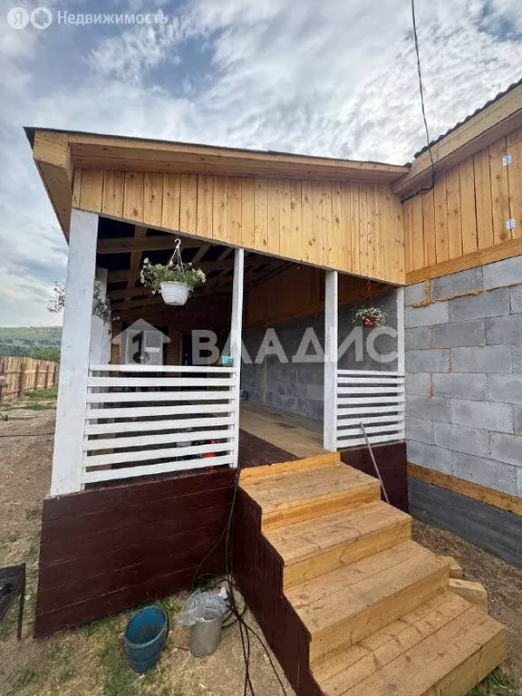 Дом в село Нижний Саянтуй, Солнечная улица (151.8 м) - Фото 1