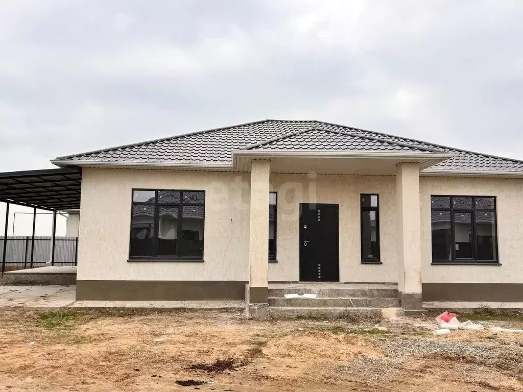 Дом в Астраханская область, Наримановский район, с. Солянка  (110 м) - Фото 1