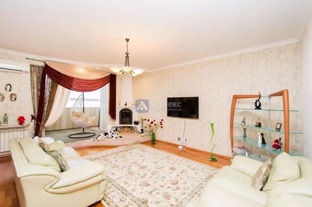 2-к кв. Тюменская область, Тюмень Холодильная ул., 142 (123.3 м) - Фото 1