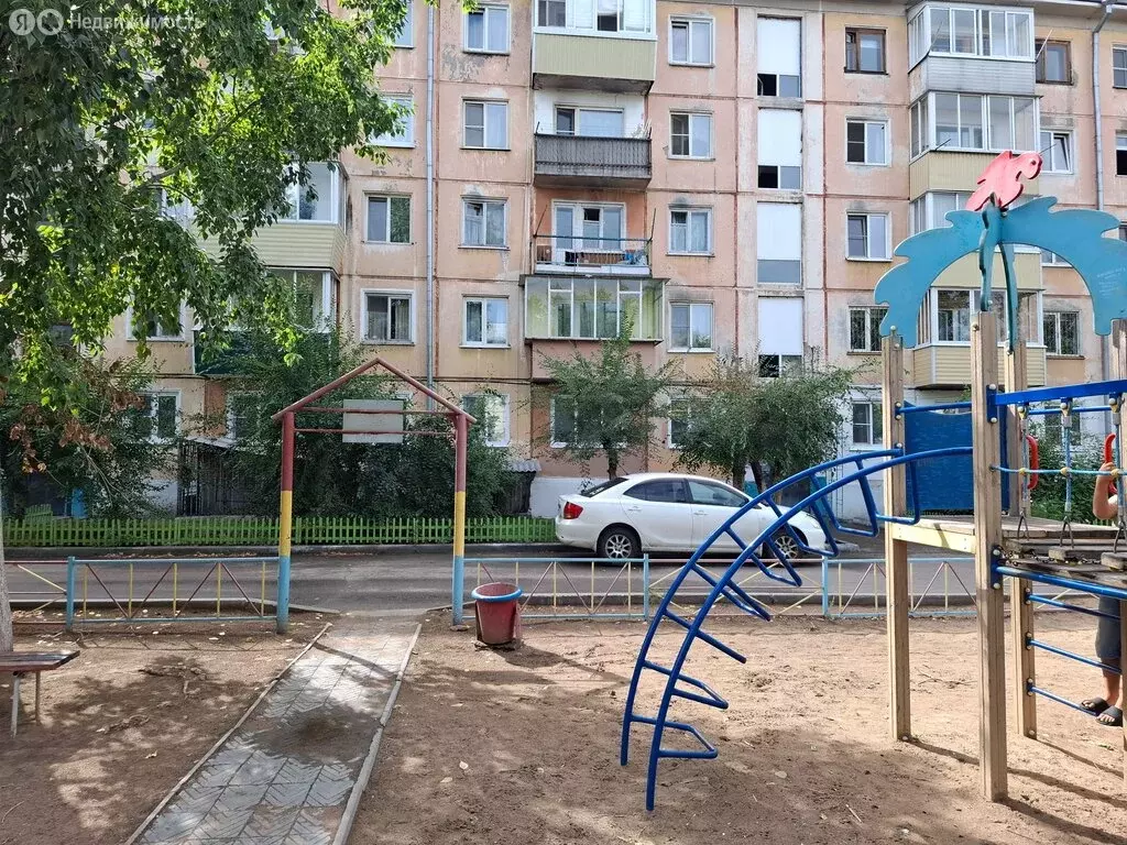3-комнатная квартира: Улан-Удэ, бульвар Карла Маркса, 9 (55.3 м) - Фото 1