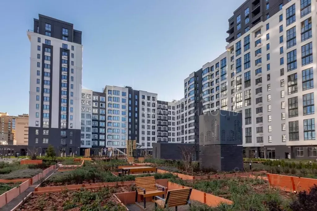 2-к кв. Тюменская область, Тюмень ул. Братьев Бондаревых, 5 (72.9 м) - Фото 1