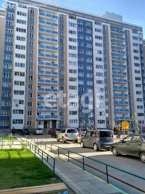 3-комнатная квартира: Барнаул, Сиреневая улица, 4 (100 м) - Фото 1