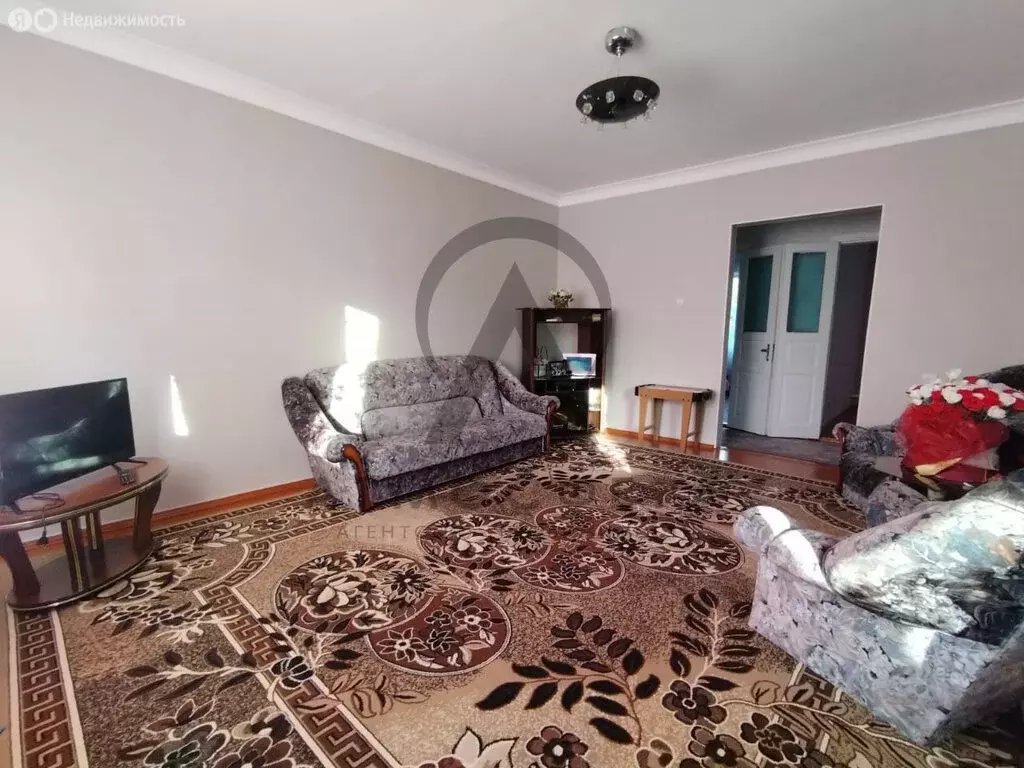 Дом в Хадыженск, улица Шевченко (226.4 м) - Фото 1