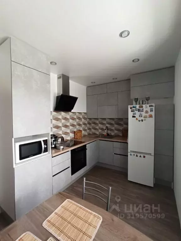 2-к кв. Иркутская область, Ангарск 33-й мкр, 25 (51.1 м) - Фото 0
