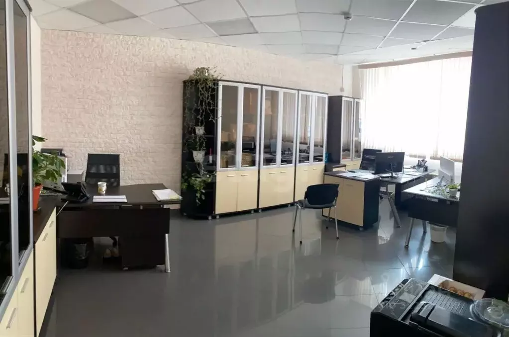 Офис в Ямало-Ненецкий АО, Новый Уренгой Набережная ул., 47А (298 м) - Фото 1