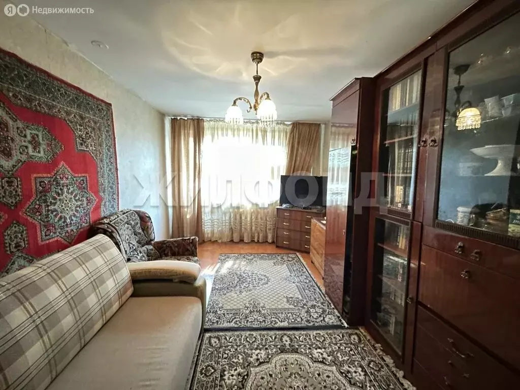 3-комнатная квартира: Чик, улица Потапова, 4 (56.8 м) - Фото 0