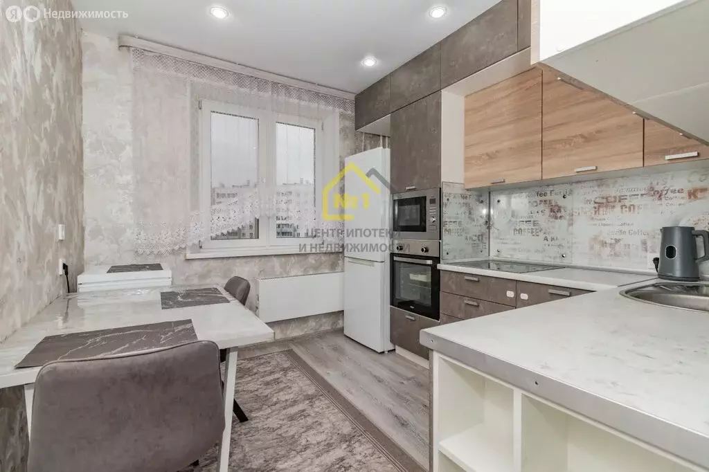 2-комнатная квартира: Челябинск, улица Лобырина, 13 (66.5 м) - Фото 1