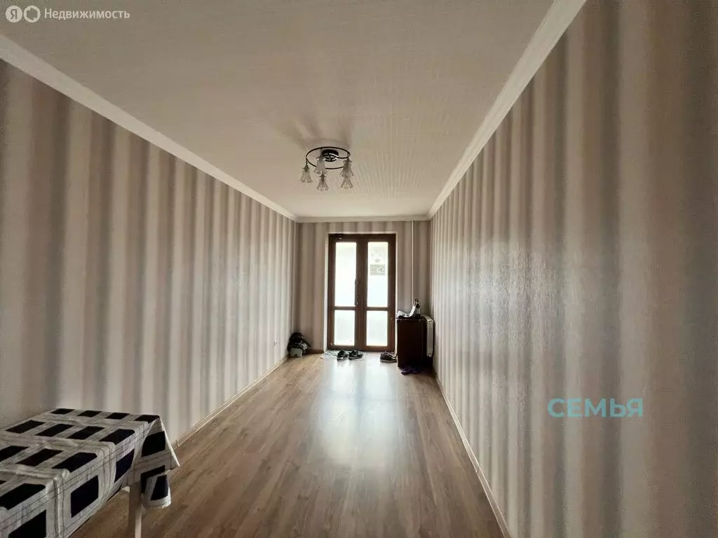 3-комнатная квартира: Владикавказ, улица Гугкаева, 10 (61.8 м) - Фото 1