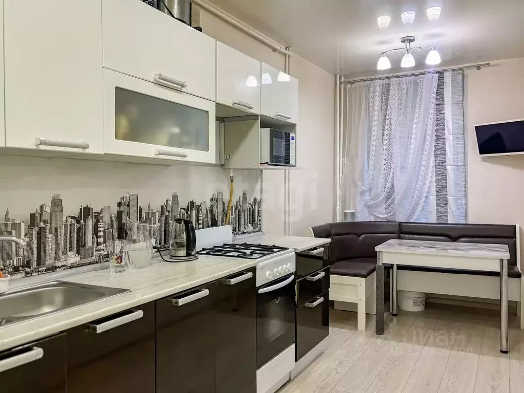 2-к кв. Псковская область, Псков Октябрьский просп., 12 (52.9 м) - Фото 0