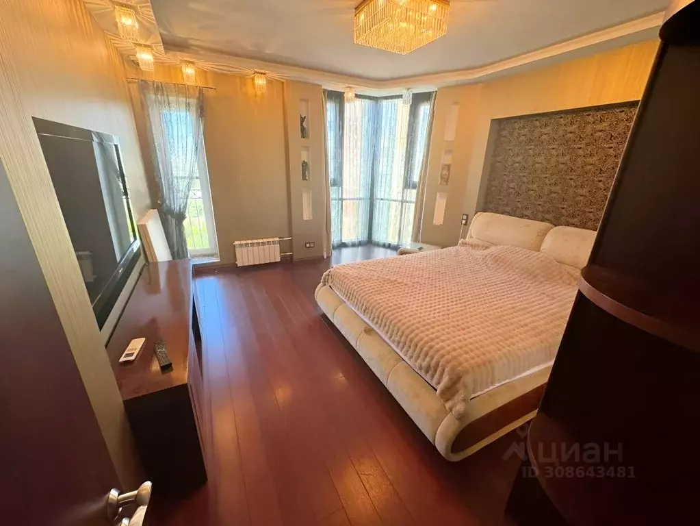 3-к кв. Санкт-Петербург Пулковская ул., 8к1 (110.0 м) - Фото 0