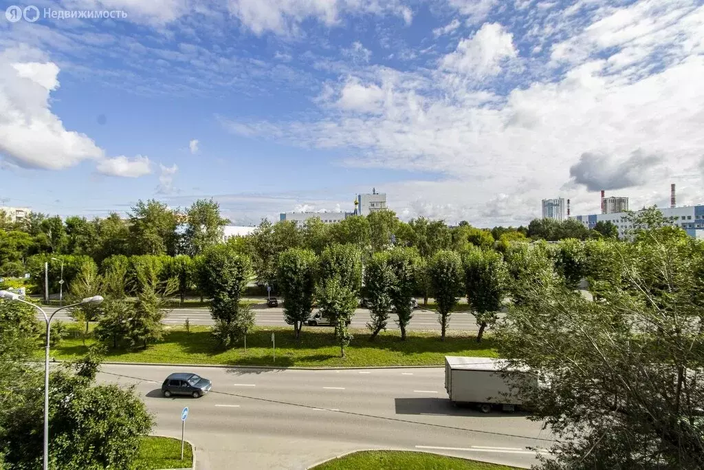 3-комнатная квартира: Тюмень, улица 50 лет Октября, 46 (66.7 м) - Фото 1