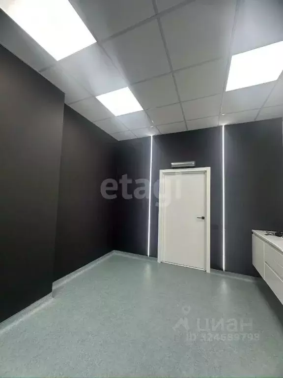 Помещение свободного назначения в Крым, Симферополь ул. Батурина (15 ... - Фото 2