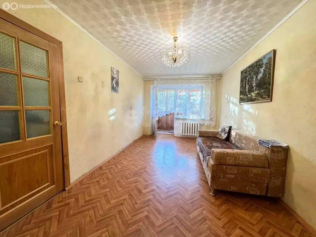 3-комнатная квартира: Тюмень, улица Белинского, 8 (61.9 м) - Фото 1