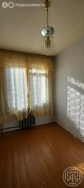 4-комнатная квартира: Ломоносов, Профсоюзная улица, 11А (50 м) - Фото 1