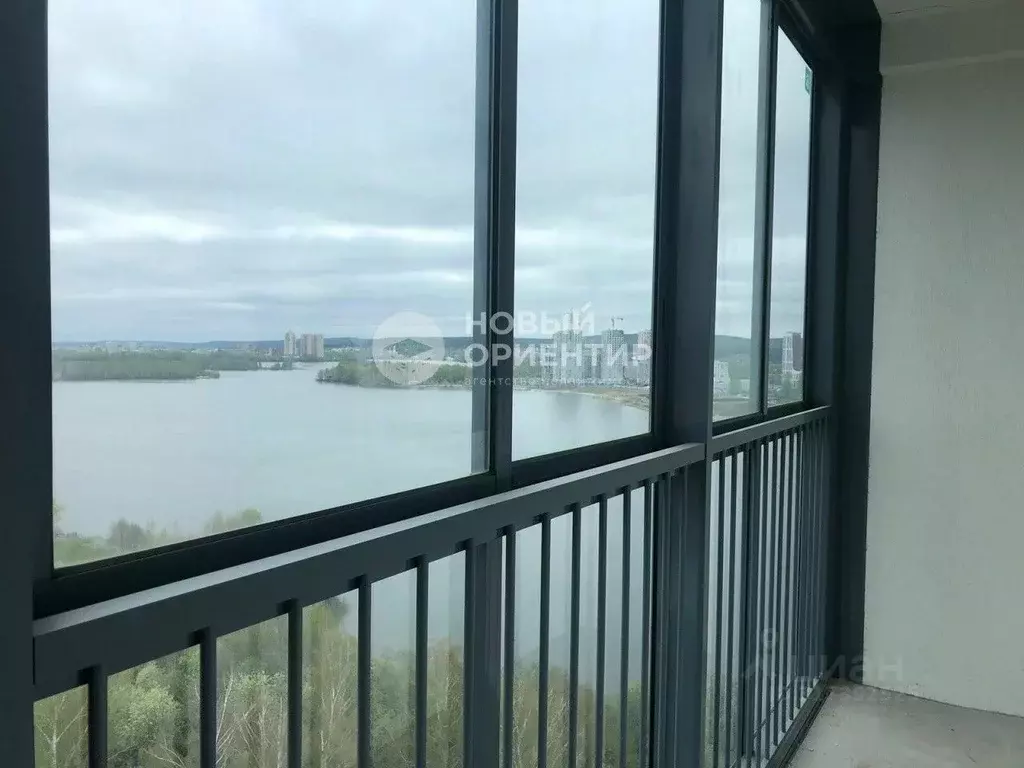 2-к кв. Свердловская область, Екатеринбург Уктус жилрайон,  (73.0 м) - Фото 0
