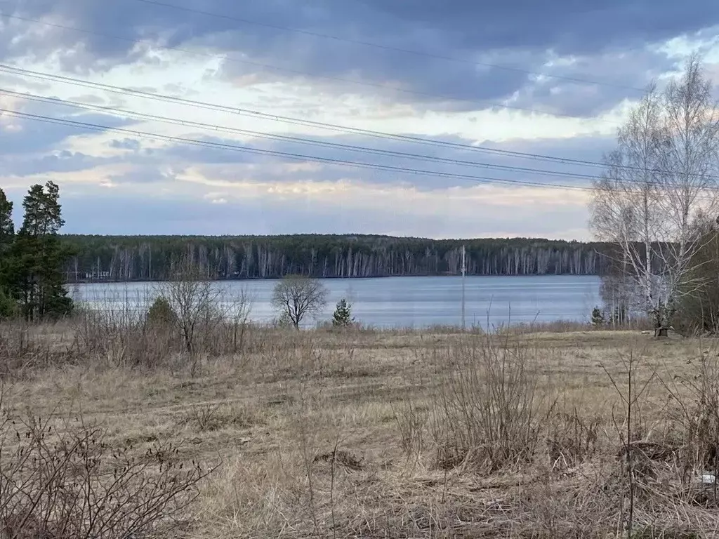 Участок в Свердловская область, Асбест пос. Ново-Кирпичный, ул. ... - Фото 1