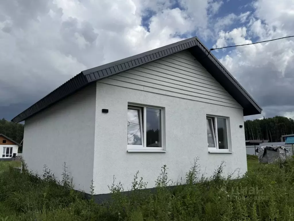 Дом в Свердловская область, Белоярский муниципальный округ, Изумрудная ... - Фото 1