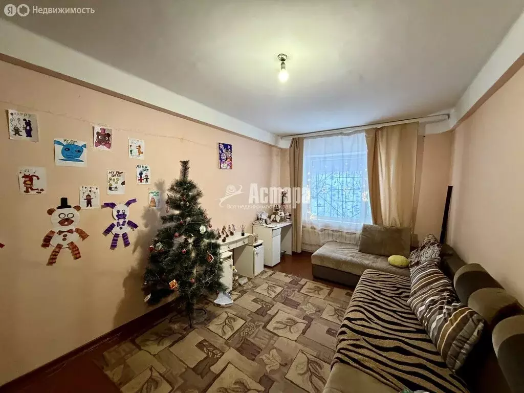 3-комнатная квартира: посёлок городского типа Атамановка, улица ... - Фото 1