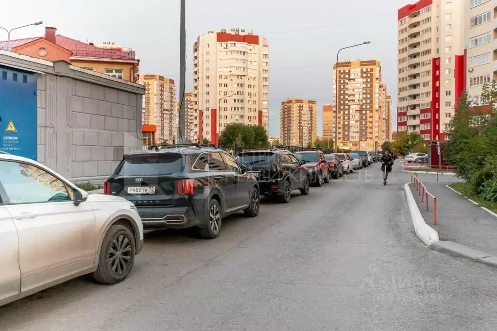 3-к кв. Тюменская область, Тюмень ул. Василия Гольцова, 2к3 (74.5 м) - Фото 0