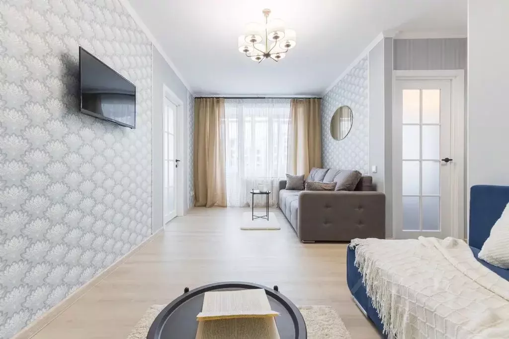 2-к кв. Татарстан, Казань ул. Гаяза Исхаки, 1 (43.0 м) - Фото 0