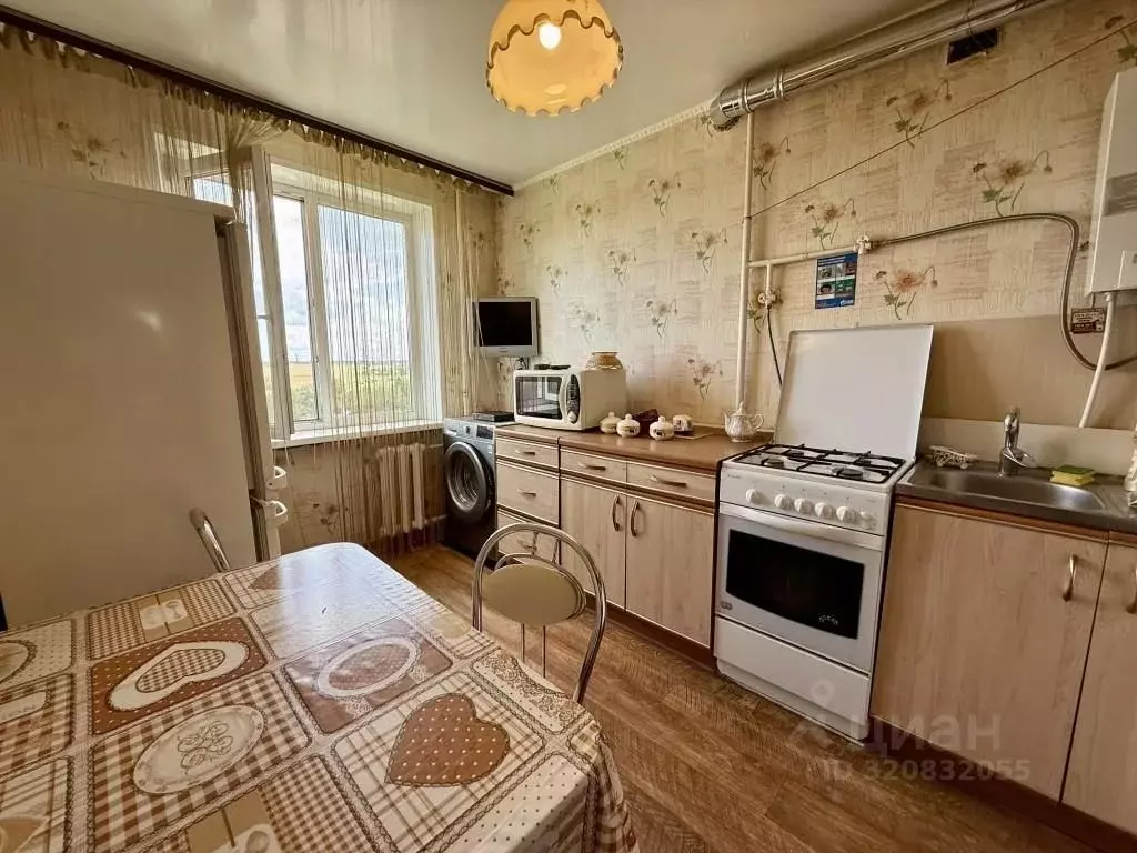 3-к кв. Тульская область, Новогуровский рп ул. Центральная, 26 (63.0 ... - Фото 1