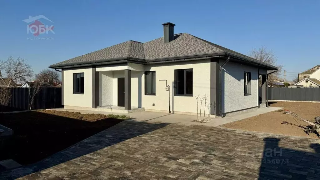 Дом в Крым, Сакский район, Ореховское с/пос, с. Михайловка ул. ... - Фото 1