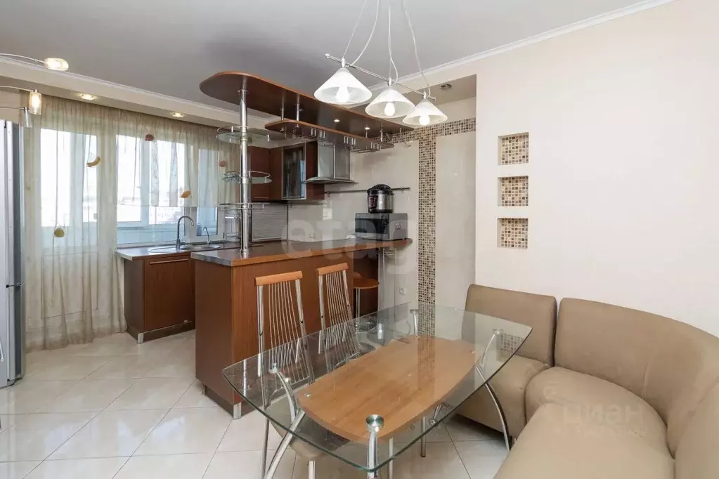 3-к кв. Тюменская область, Тюмень ул. Мельникайте, 125 (99.3 м) - Фото 1