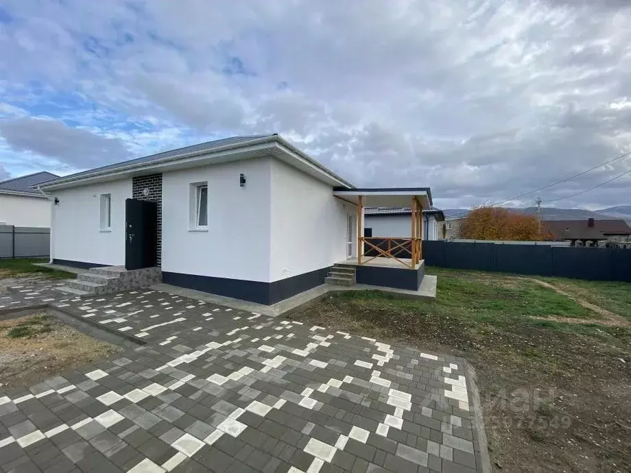 Дом в Крым, Симферопольский район, Добровское с/пос, с. Заречное пер. ... - Фото 1