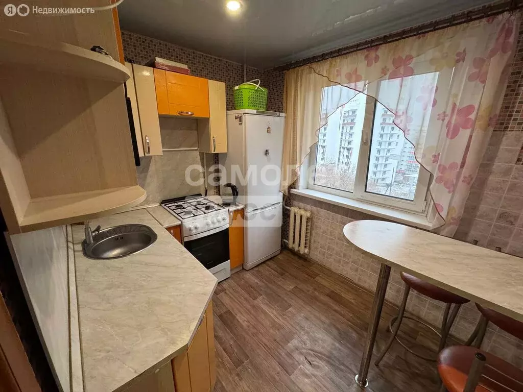 3-комнатная квартира: Первоуральск, улица Емлина, 18 (56 м) - Фото 0