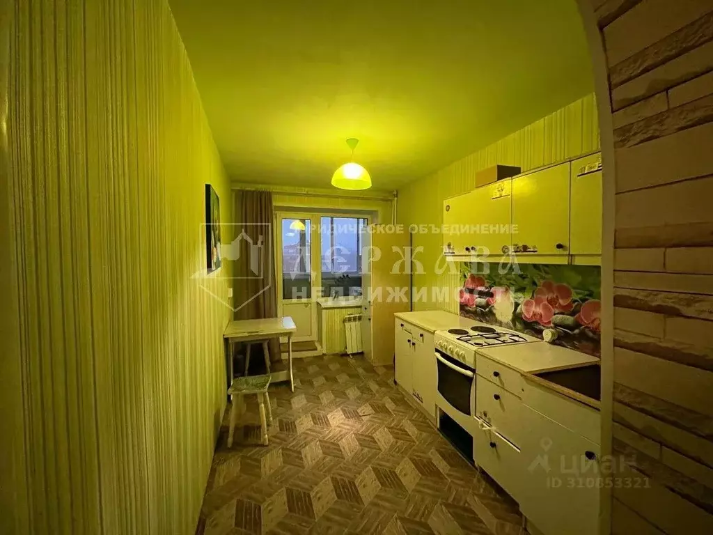 3-к кв. Кемеровская область, Юрга ул. Машиностроителей, 51А (88.5 м) - Фото 0