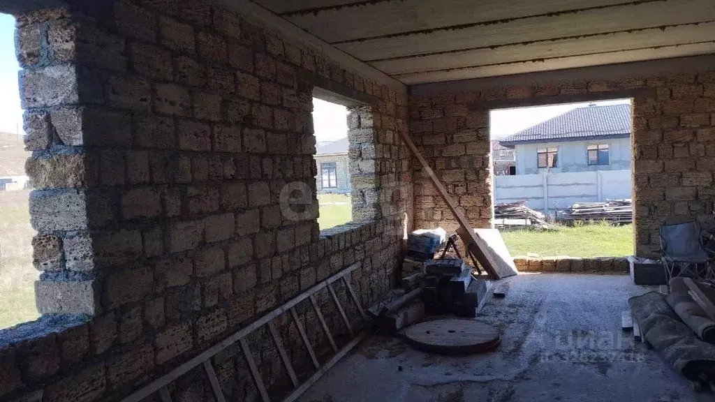 Дом в Крым, Симферопольский район, Добровское с/пос, с. Пионерское ул. ... - Фото 2