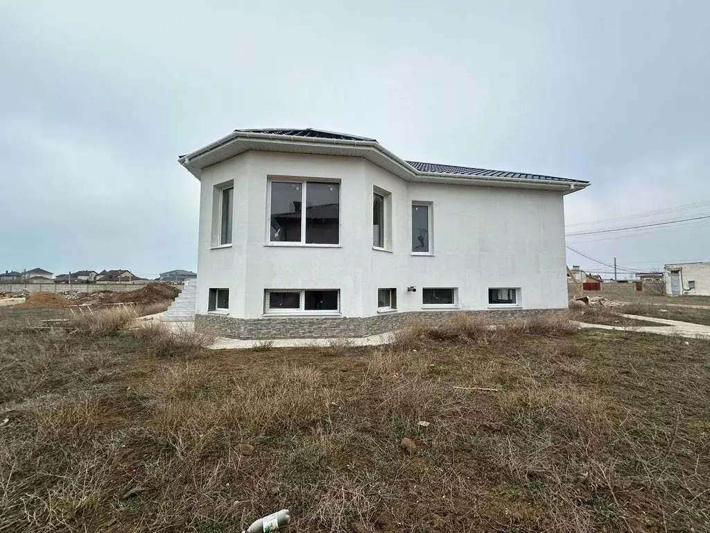 Дом в Крым, Евпатория городской округ, Заозерное пгт ул. Космическая, ... - Фото 1