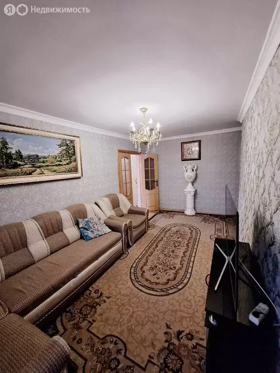 3-комнатная квартира: Нальчик, улица Идарова, 2 (56 м) - Фото 1