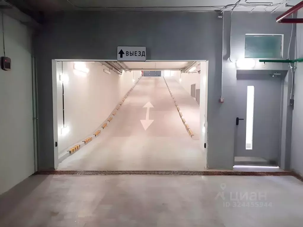 Гараж в Москва ул. Демьяна Бедного, 22 (14 м) - Фото 1