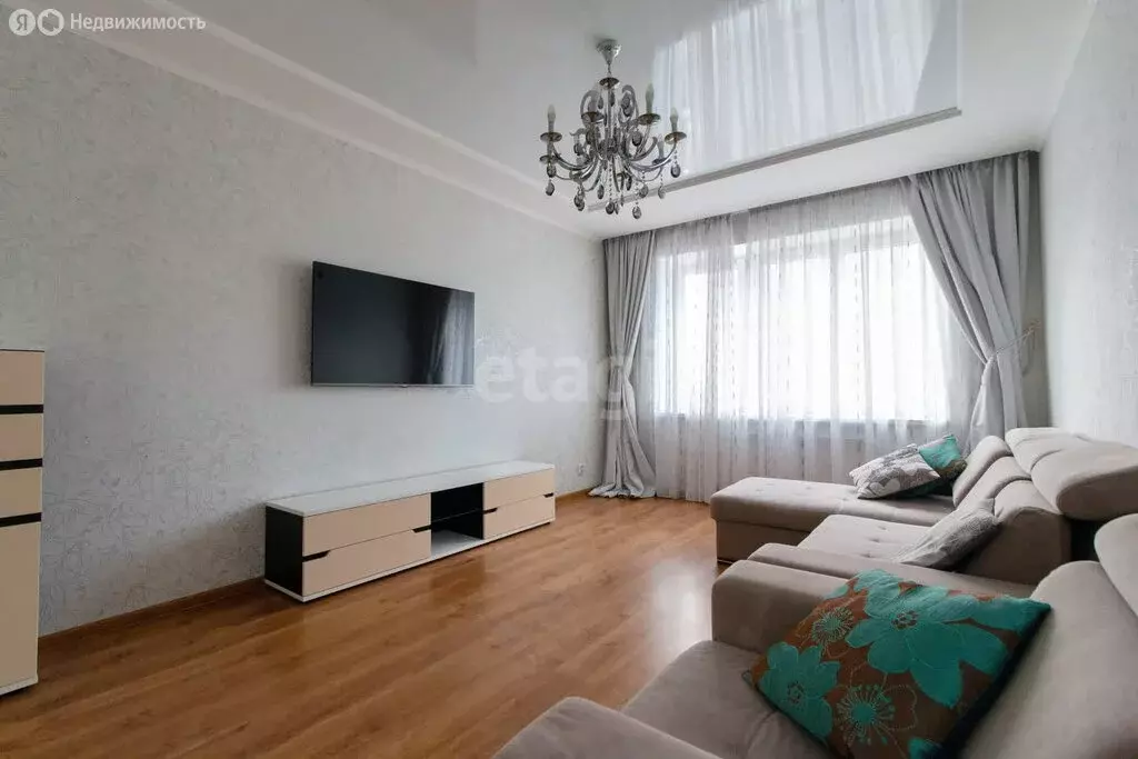 2-комнатная квартира: Калининград, Осенняя улица, 4 (69.7 м) - Фото 1