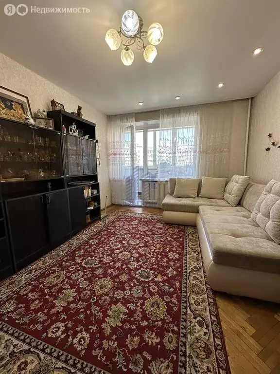 3-комнатная квартира: Чебоксары, улица Кадыкова, 34 (66.6 м) - Фото 0
