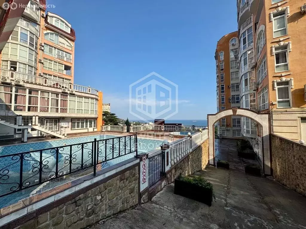 2-комнатная квартира: Ялта, Загородная улица, 17Б (100 м) - Фото 1