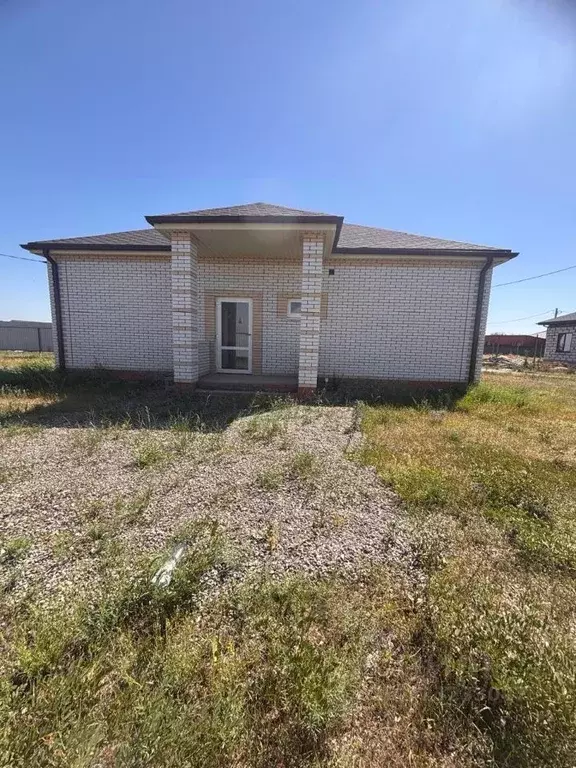 Дом в Ростовская область, Неклиновский район, Новобессергеневское ... - Фото 1