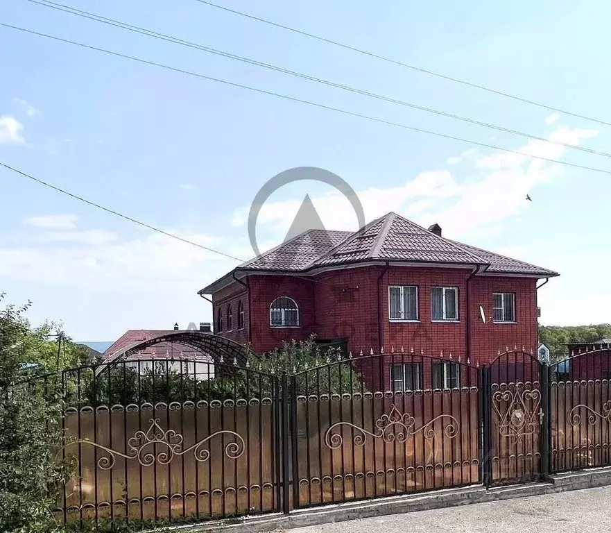 Дом в Краснодарский край, Апшеронский район, Нефтегорское городское ... - Фото 0