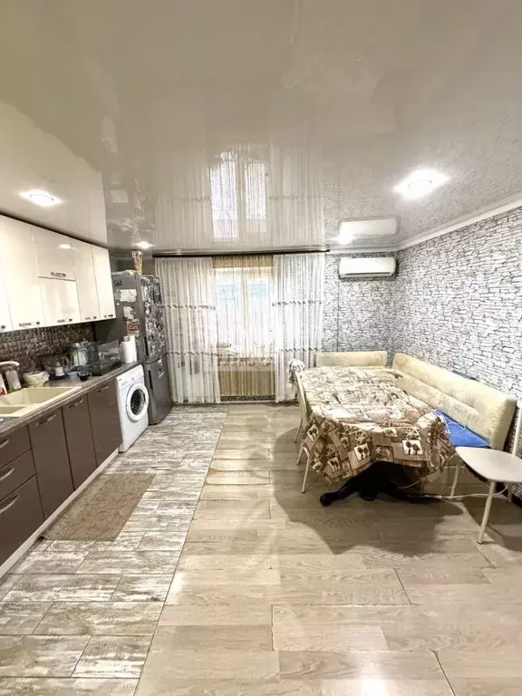 Дом в Краснодарский край, Кореновск ул. Памяти Героев (138 м) - Фото 1